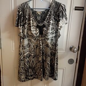 2/$10 Vintage Black & White Floral Print Short Sleeve Tunic Beaded Accent 2X